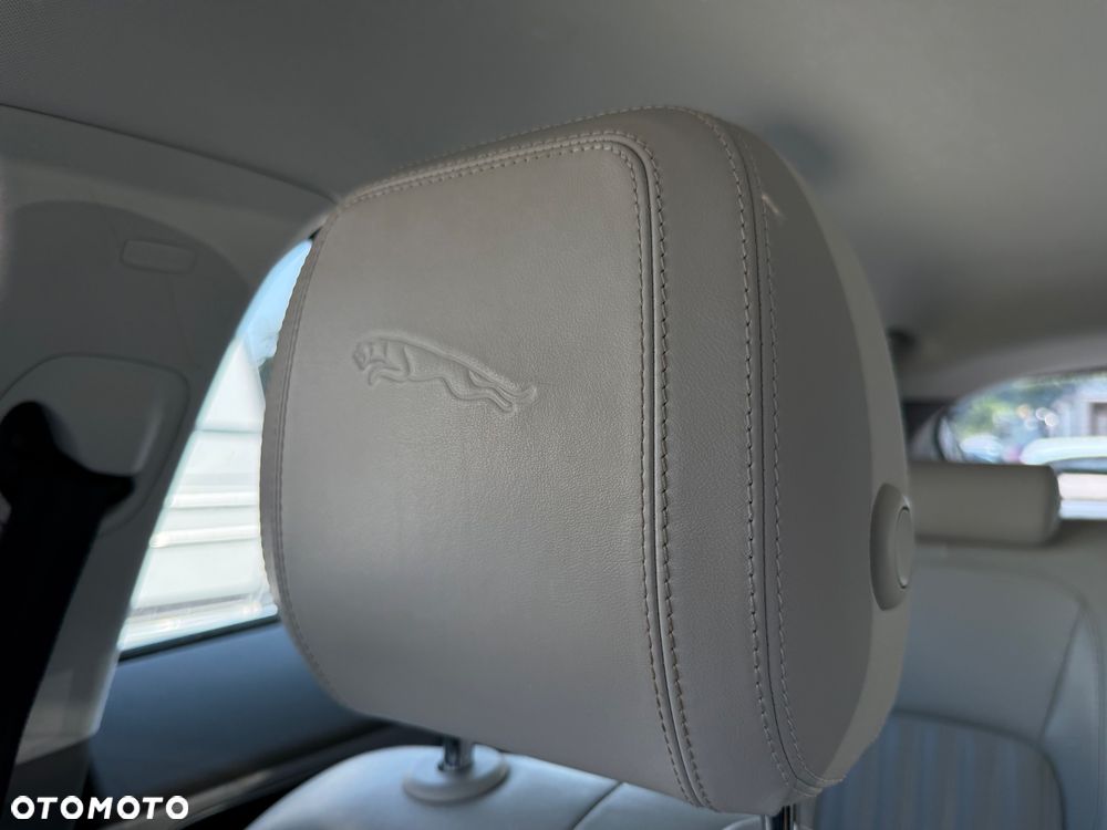 Jaguar F-Pace - 23