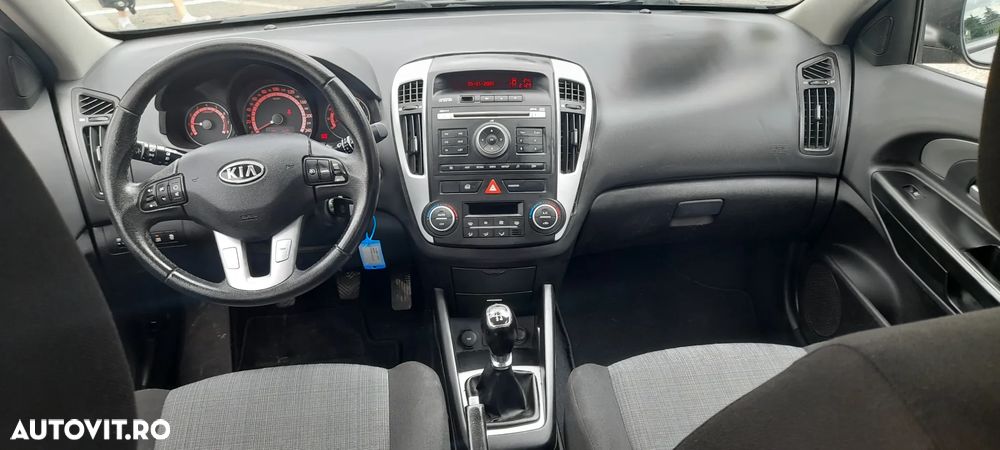 Kia Ceed - 10