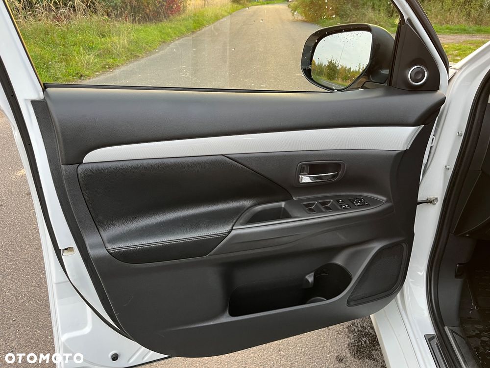 Mitsubishi Outlander PHEV Instyle NAVI - 13