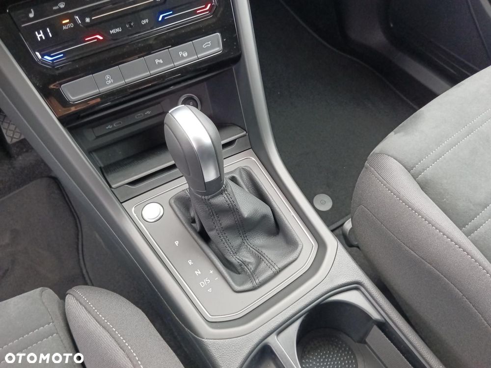 Volkswagen Touran - 24