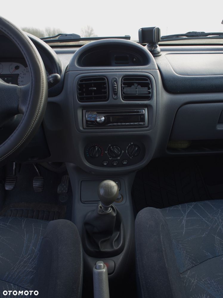 Renault Clio 1.4i RT - 5