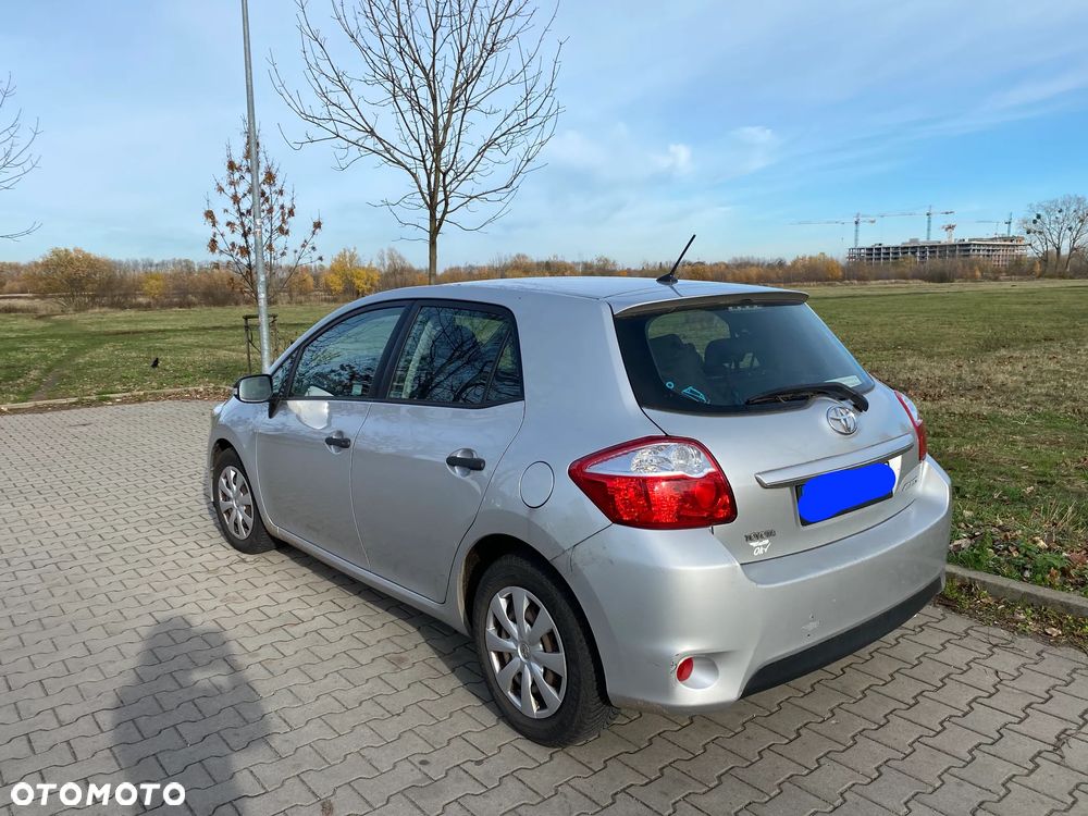 Toyota Auris 1.4 D-4D Terra - 3