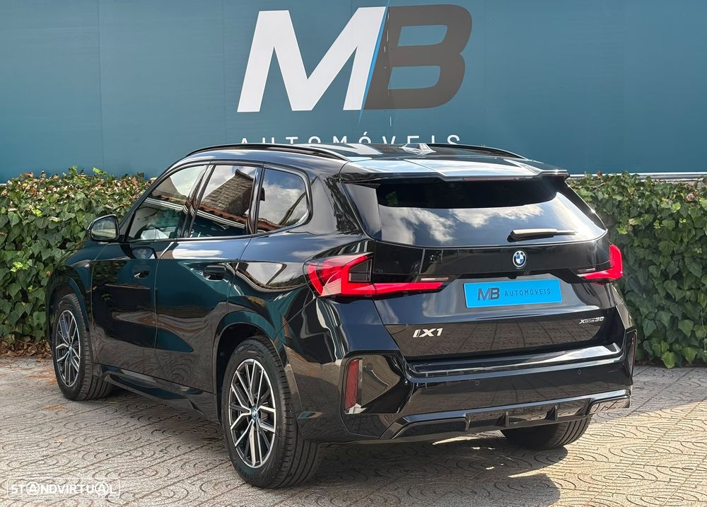 BMW iX1 xDrive30 M Sport Pack - 42