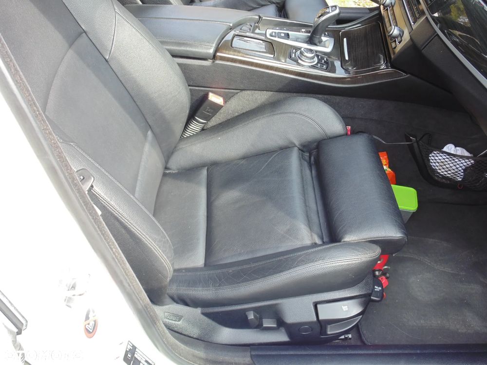 BMW Seria 5 525d Sport-Aut - 26