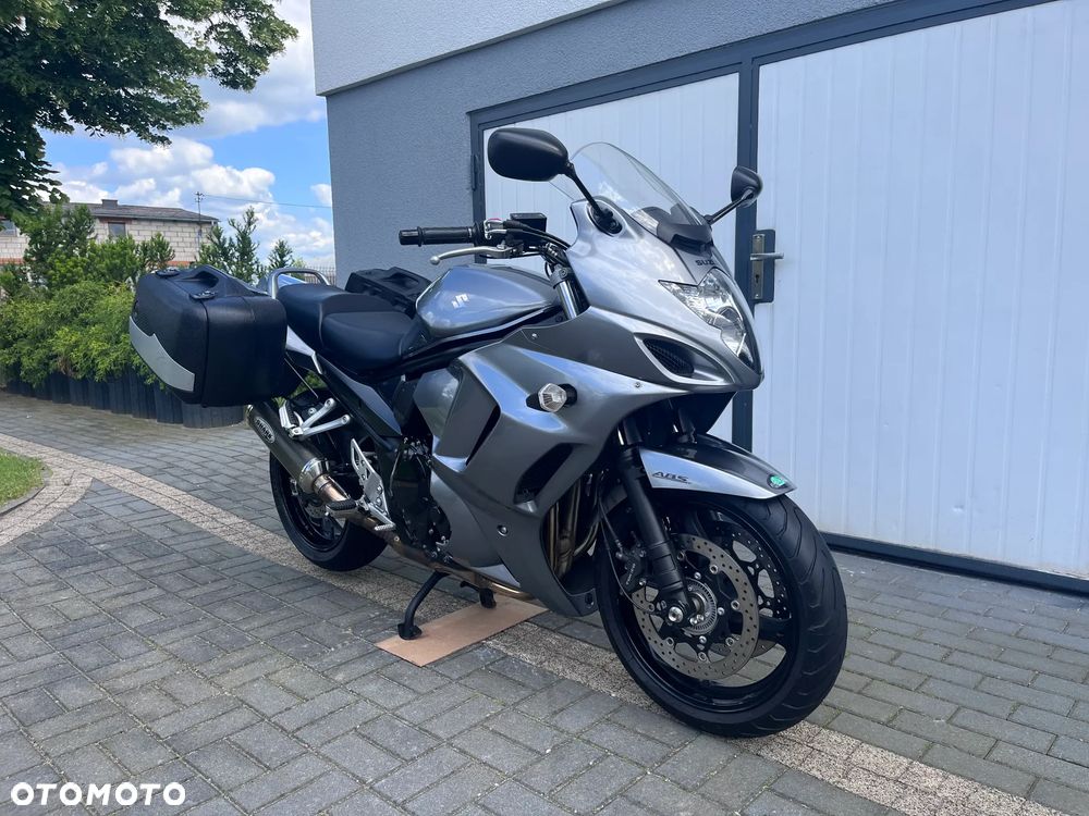Suzuki GSX - 2