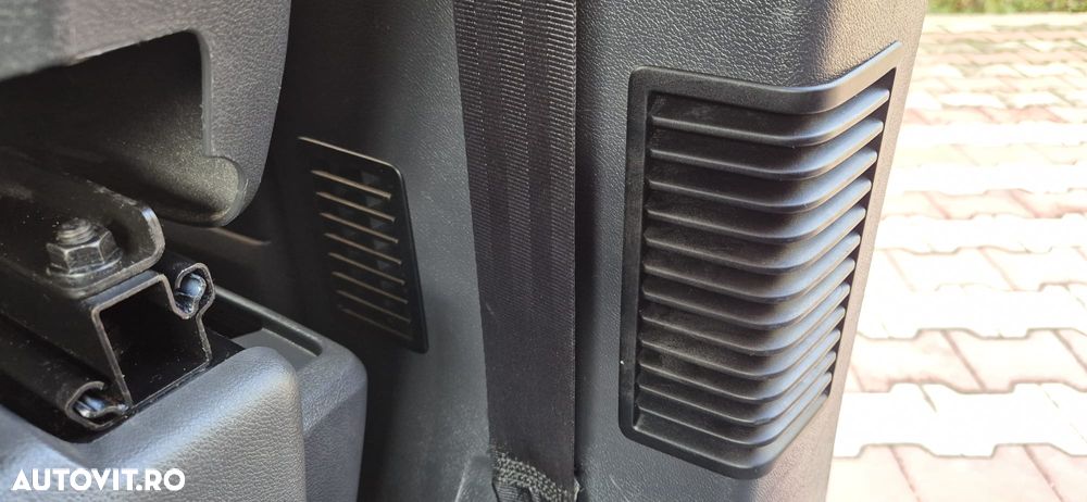 Volkswagen Caravelle - 21