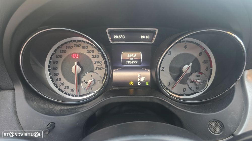 Mercedes-Benz CLA 220 d Shooting Brake AMG Line Aut. - 32