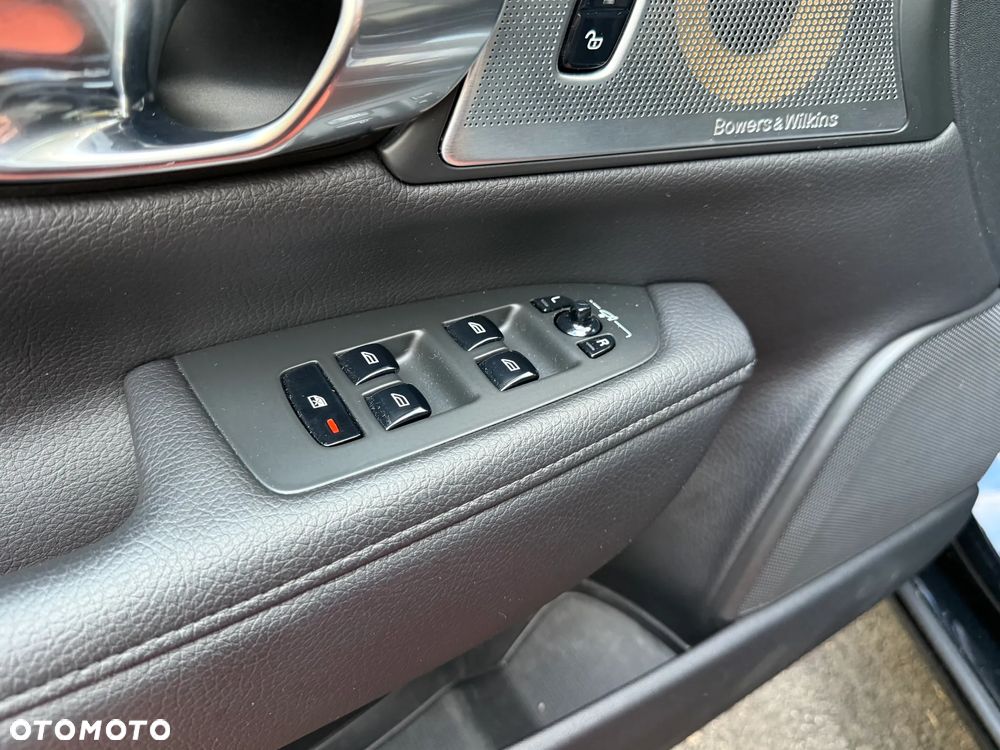 Volvo V90 D5 AWD Momentum - 33