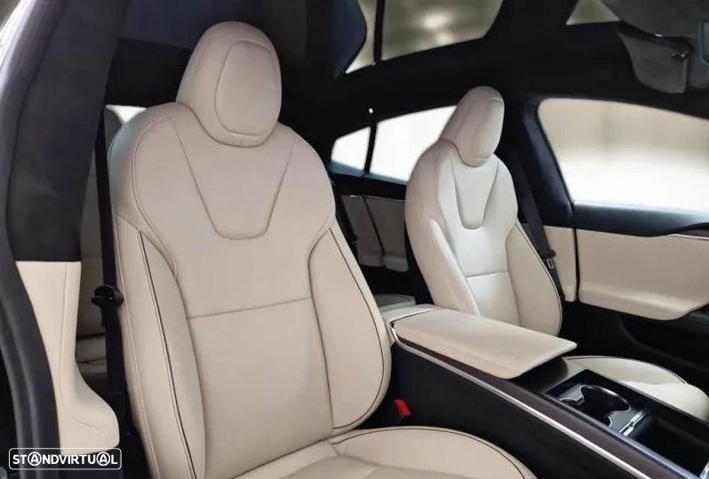 Tesla Model S Plaid - 10