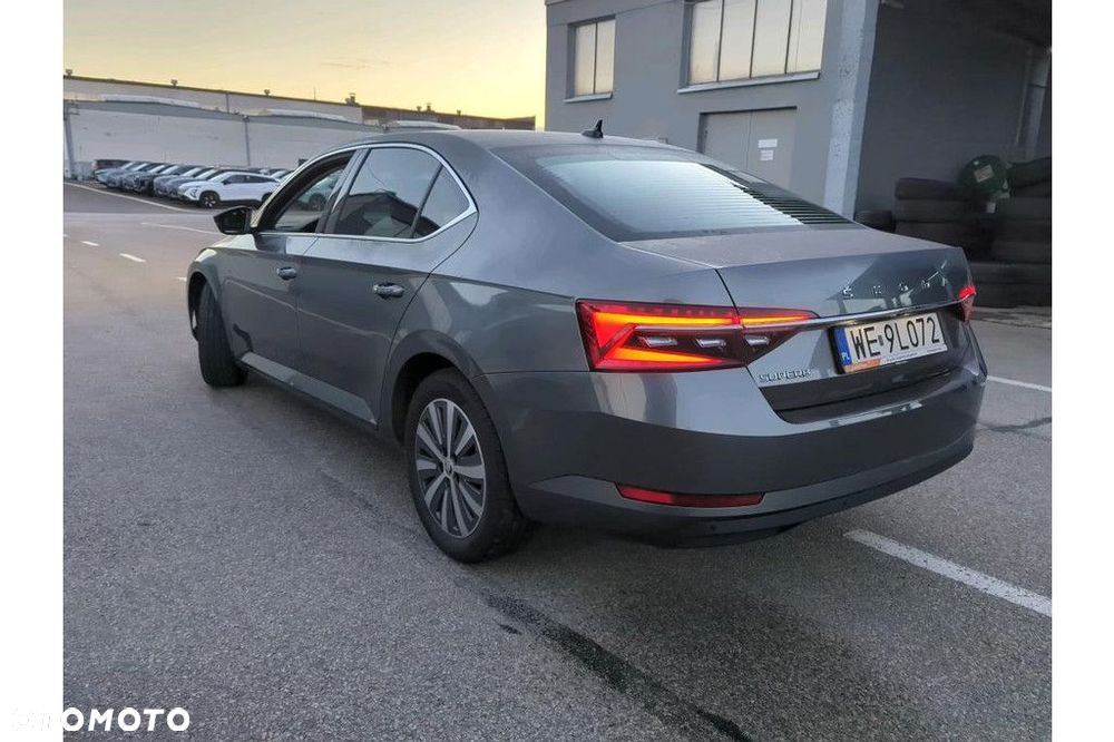 Skoda Superb 2.0 TDI SCR Style DSG - 4