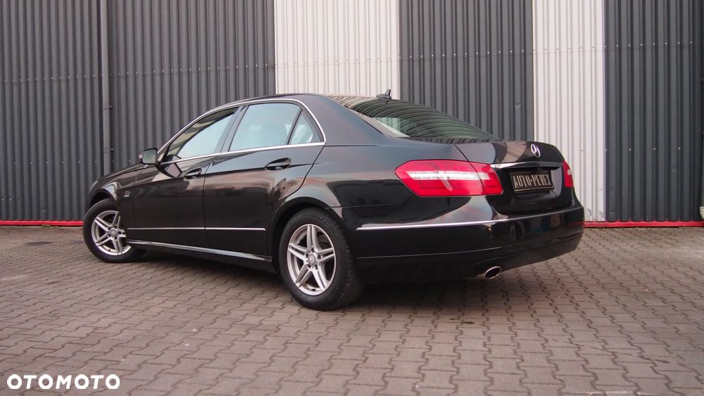 Mercedes-Benz Klasa E 200 CGI BlueEFFICIENCY Automatik Avantgarde - 12