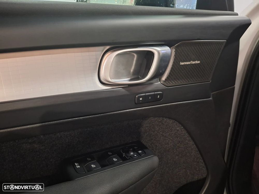 Volvo XC 40 2.0 B3 Plus Dark - 26