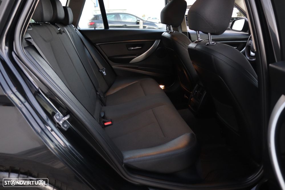 BMW 318 d Touring xDrive Line Sport - 47