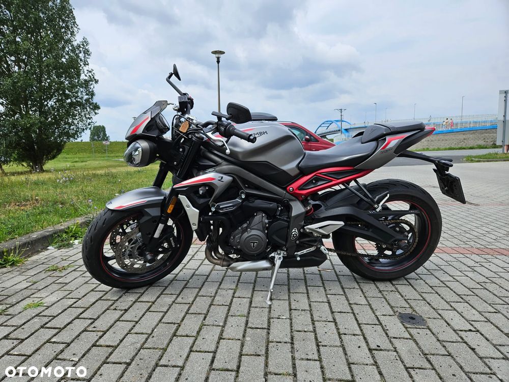 Triumph Street Triple - 1