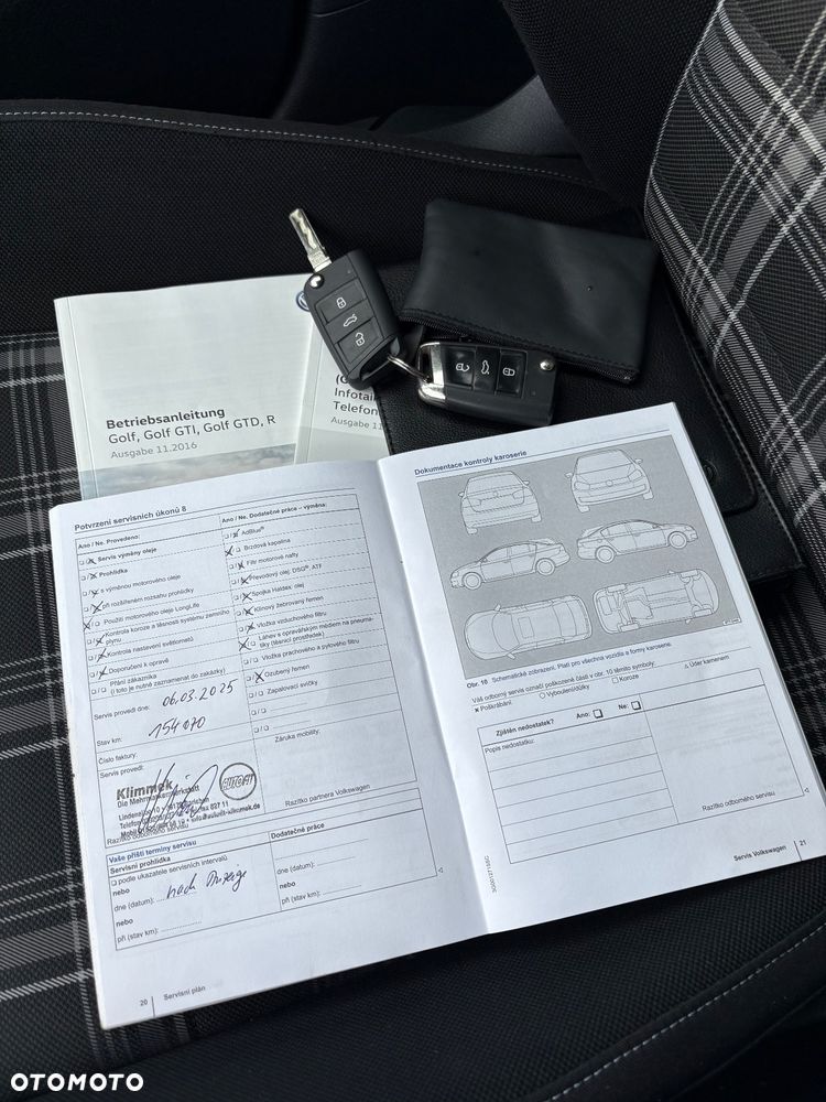 Volkswagen Golf - 23