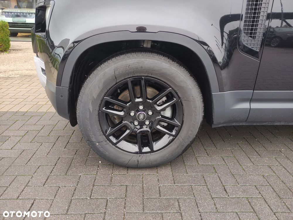 Land Rover Defender - 20
