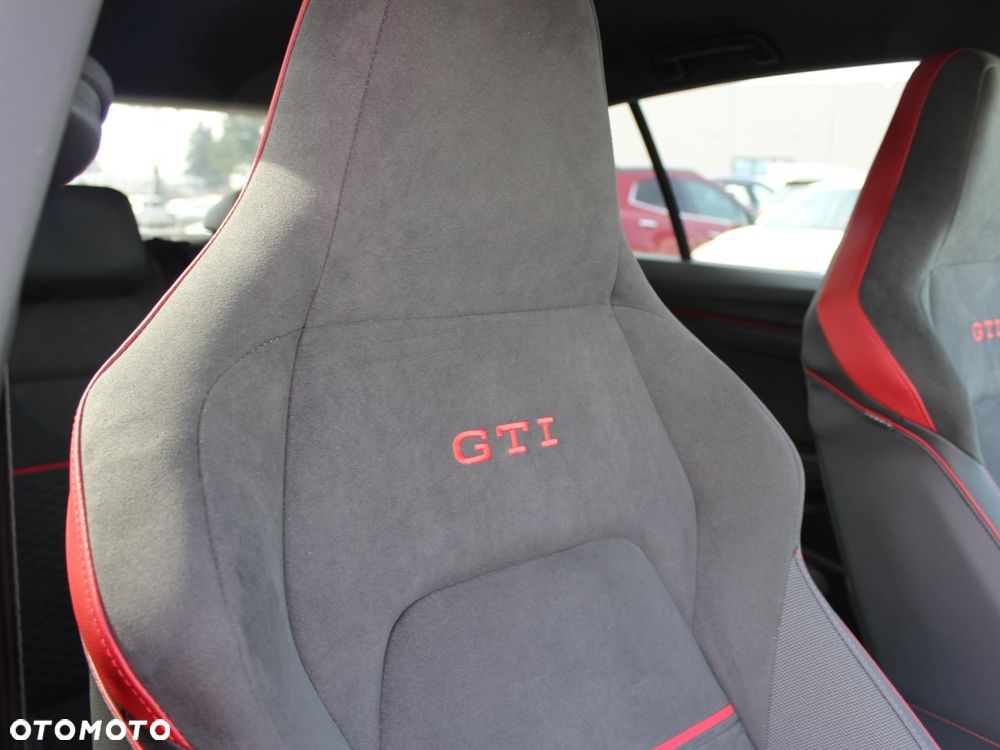 Volkswagen Golf - 25