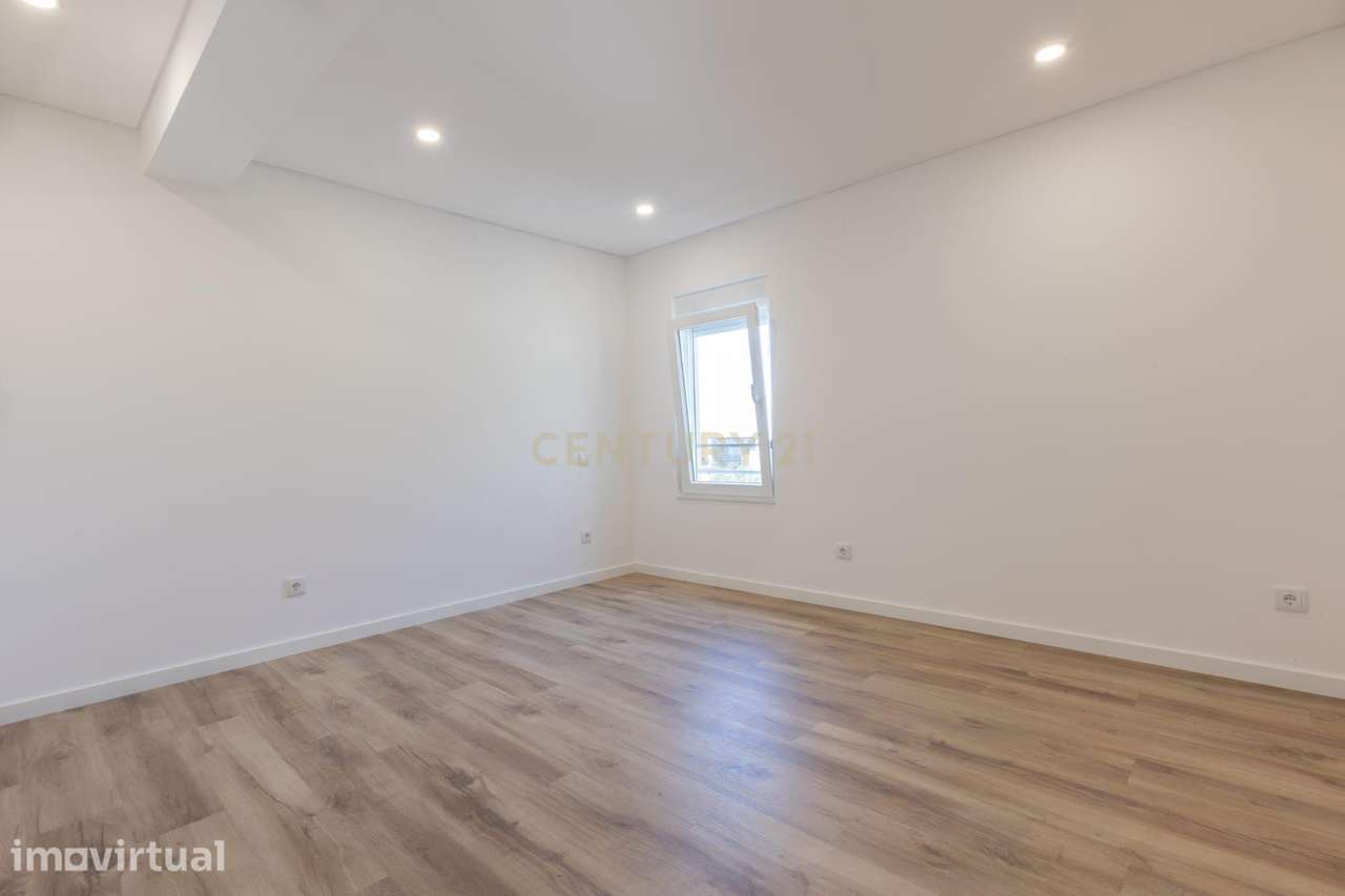 T4 TOTALMENTE REMODELADO | 114 m² | 2 SUITES | VISTA RIO | VARANDA | O - Grande imagem: 3/8