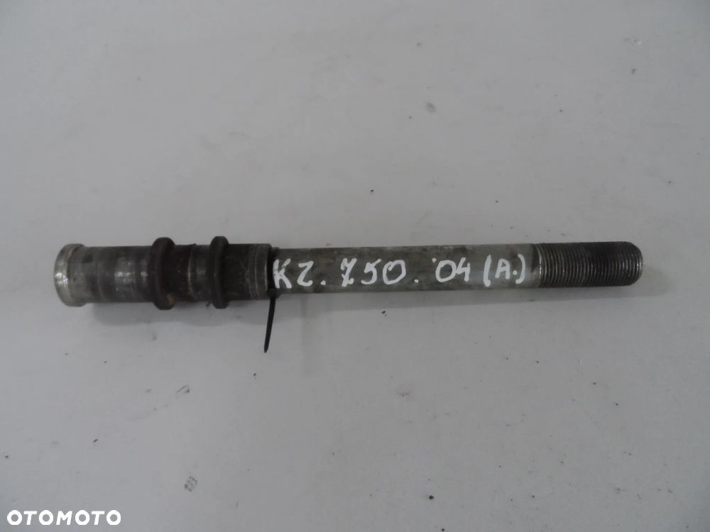 KAWASAKI Z 750 05' ROK ośka koła tył
