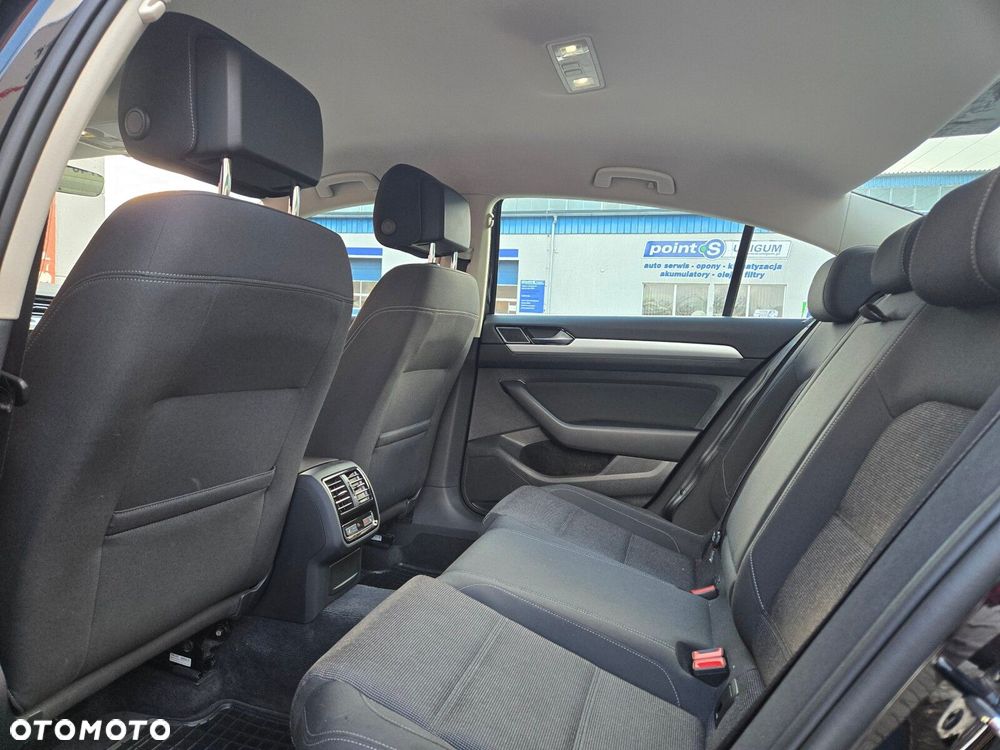 Volkswagen Passat - 10
