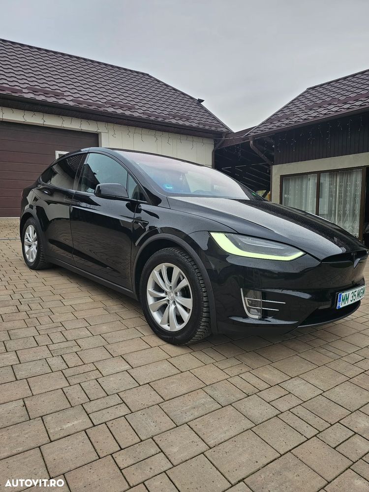 Tesla Model X - 2