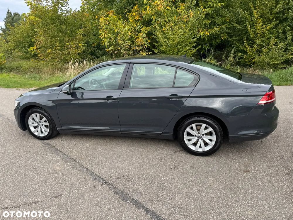 Volkswagen Passat - 12