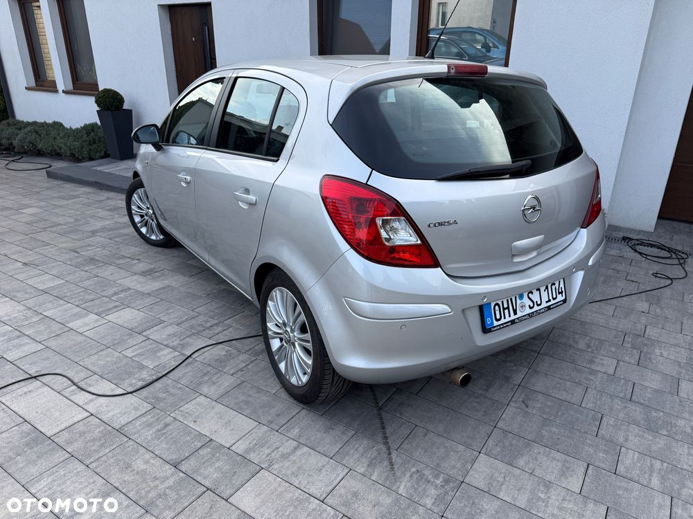 Opel Corsa 1.4 16V Cosmo - 3