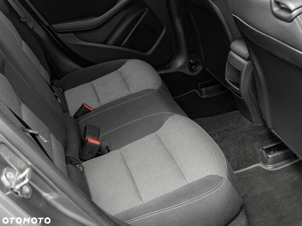 Mercedes-Benz GLA 200 7G-DCT - 32