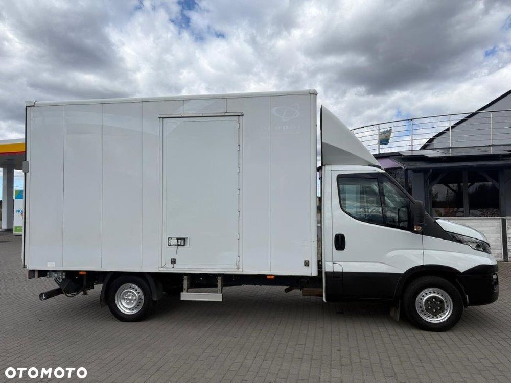 Iveco DAILY 35S KONTENER Z WINDĄ 8EP 2,5wysoki Super Stan - 16