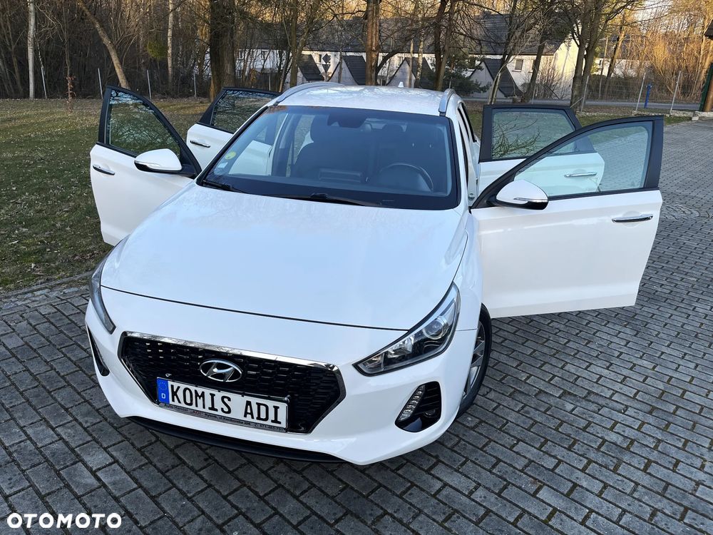 Hyundai i30 blue Kombi 1.6 CRDi Passion - 2