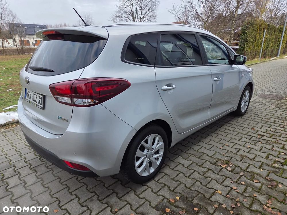 Kia Carens 1.6 GDI Dream Team Edition - 2