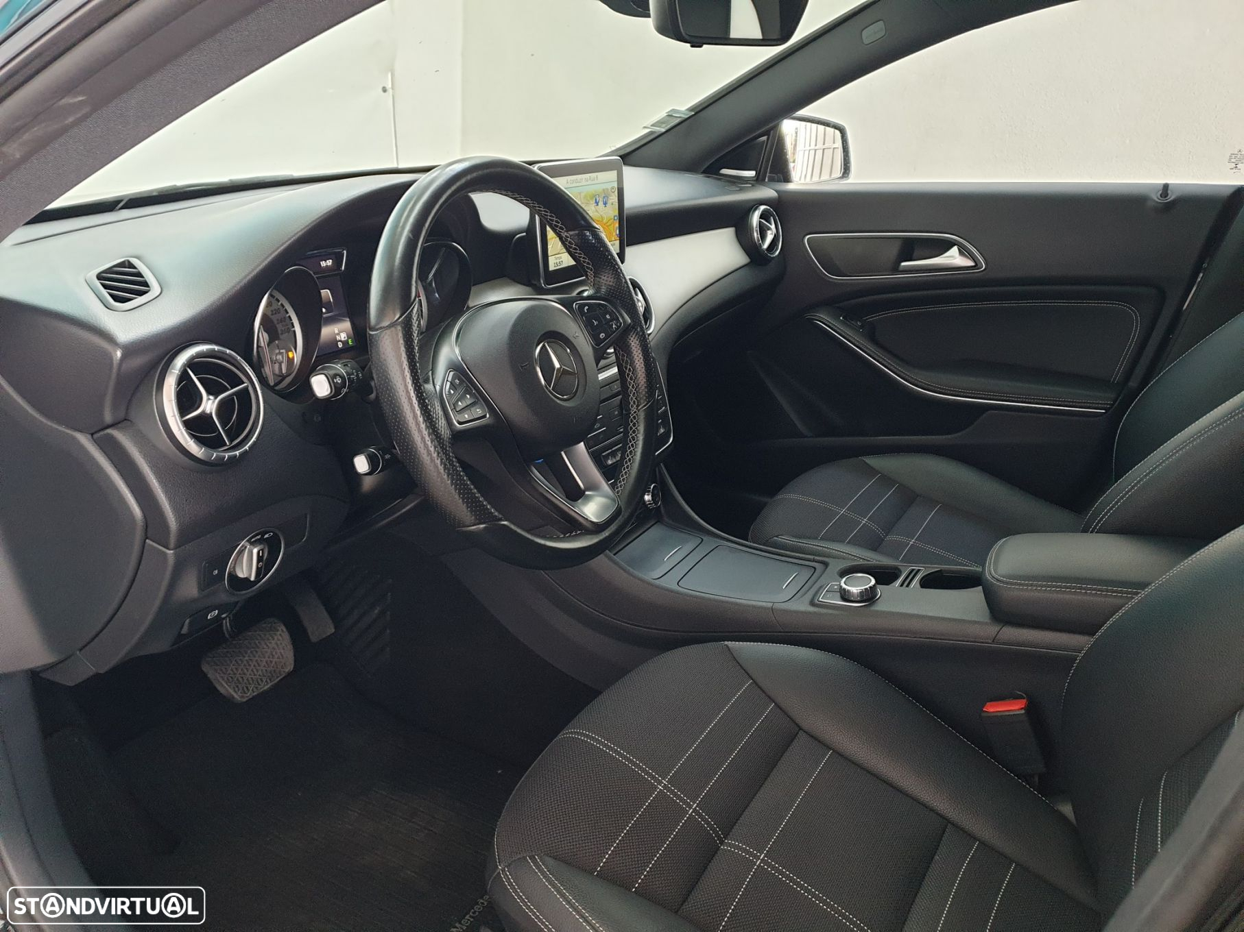 Mercedes-Benz CLA 220 d Shooting Brake Urban Aut. - 13