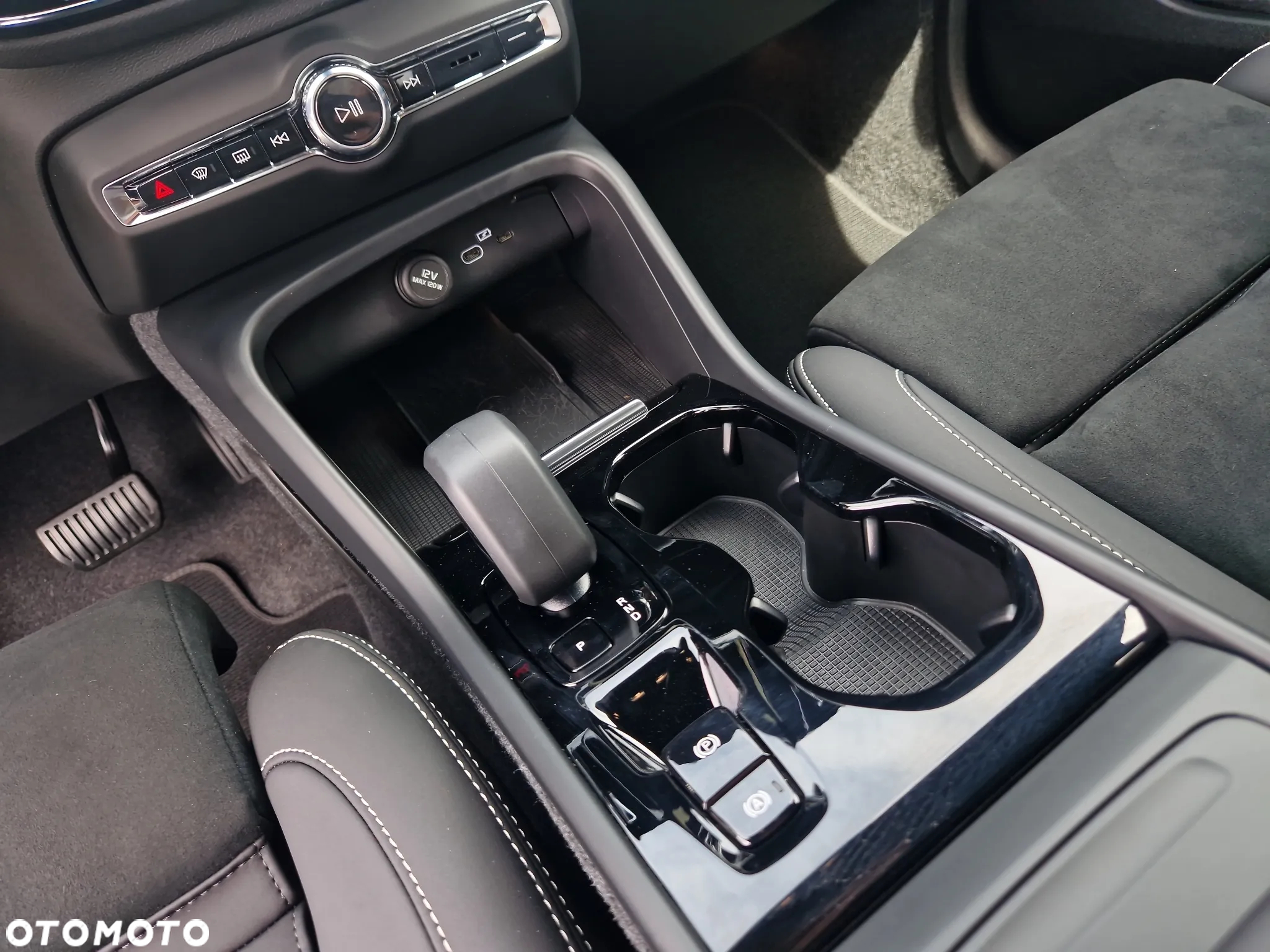Volvo XC 40 B3 Plus Dark - 16