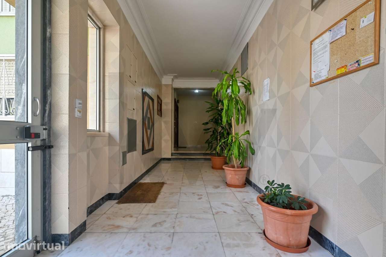 T2 com 80 m2, Garagem Box de 35 m2 e Arrecadação | Parede – Bairro da - Grande imagem: 2/24