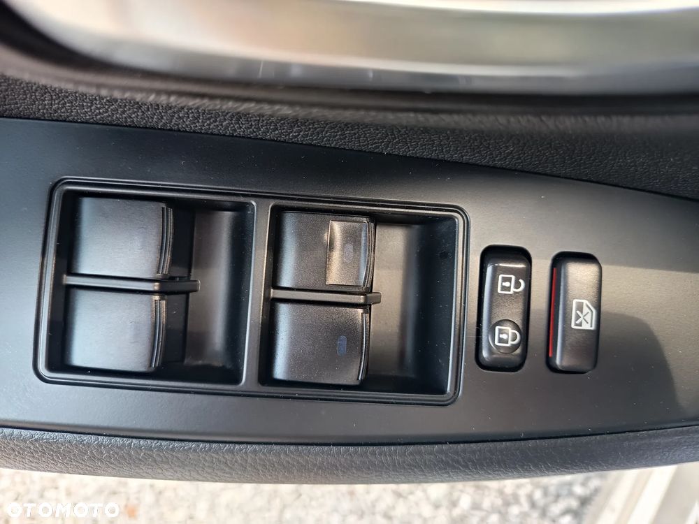 Toyota Avensis 1.8 Premium - 32