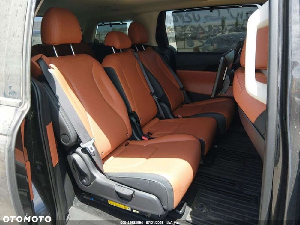 Kia Carnival - 14