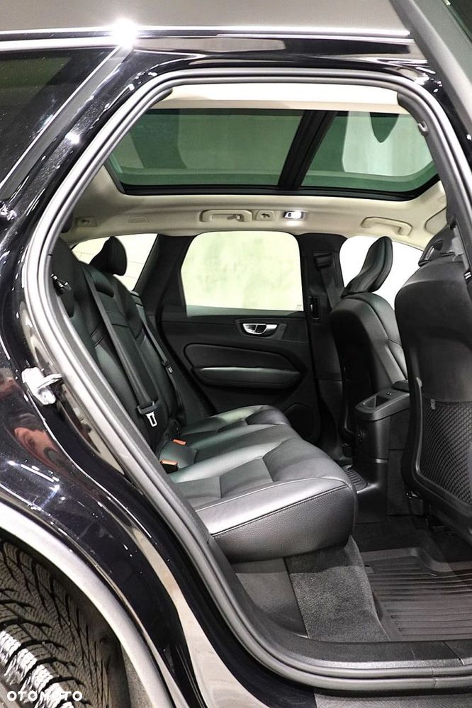 Volvo XC 60 T6 Plug-In Hybrid AWD R-Design - 29