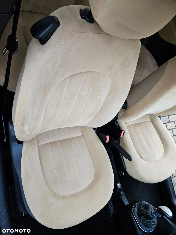 Lancia Ypsilon 1.4 8V Platino (4 os.) - 29