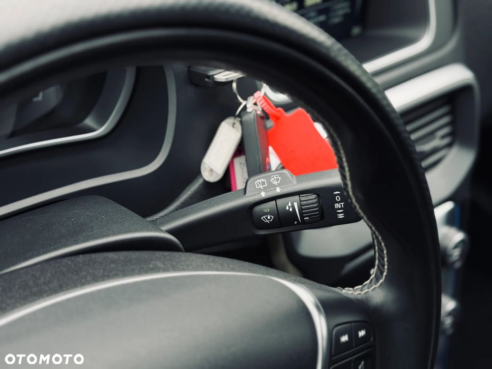 Volvo V40 D2 Momentum - 30