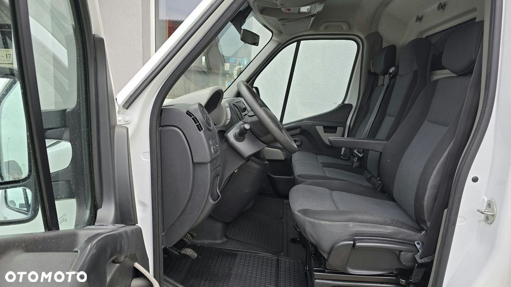 Nissan NV400 - 17
