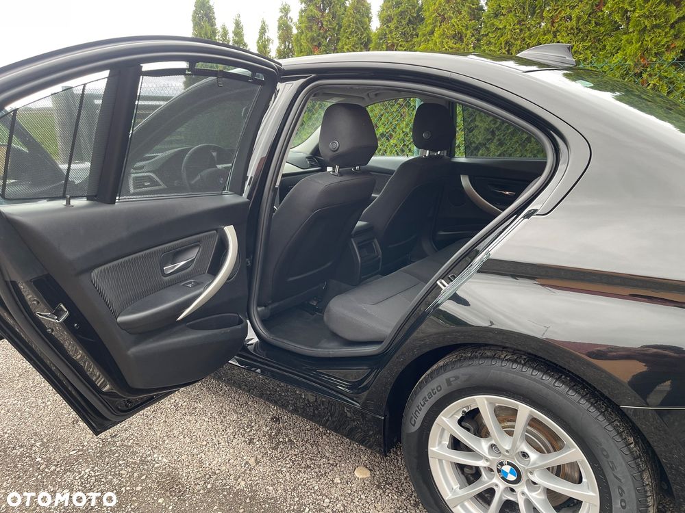 BMW Seria 3 320d Sport Line - 17