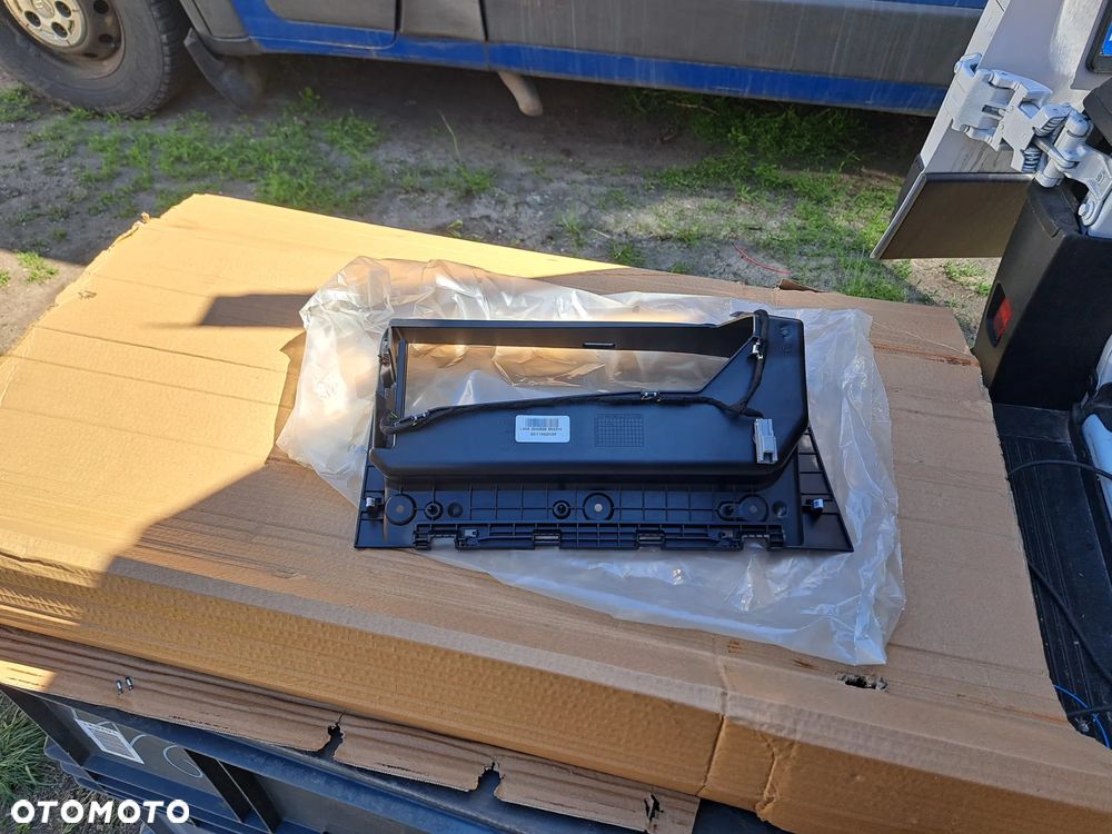 Schowek obudowa schowka prowadnica Ford Explorer VI MK-6 2407413 LB5Z-7804338-BB LB5B-S044B88-BE3ZHE LB5B-13A721-R30XD - 3