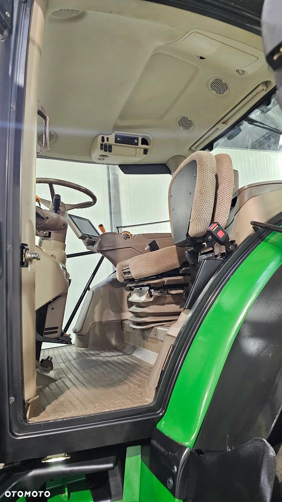 John Deere 6215 R - 5