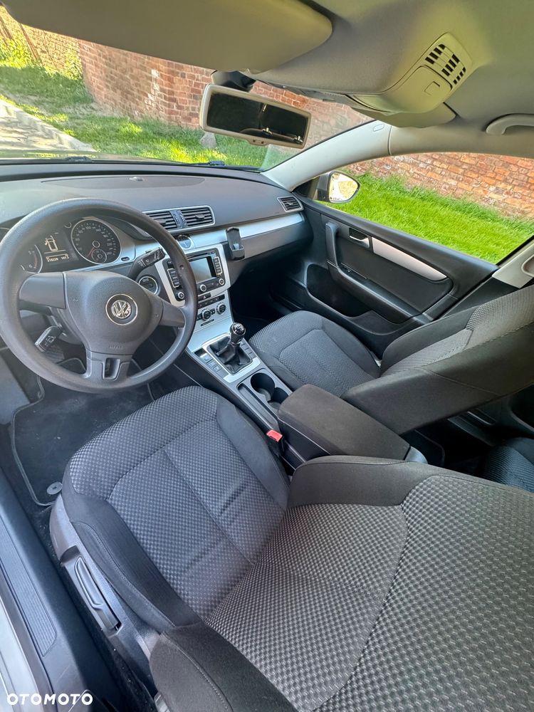 Volkswagen Passat - 4