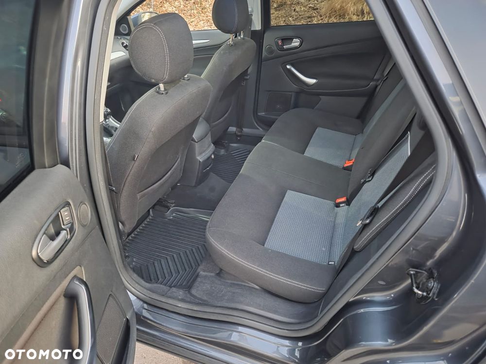 Ford Mondeo 2.0 TDCi Ambiente - 14