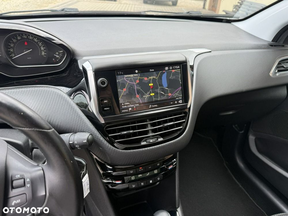 Peugeot 208 - 21
