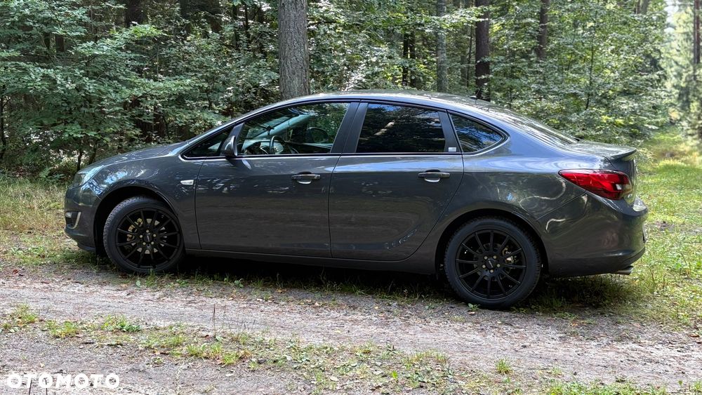 Opel Astra IV 1.4 T Cosmo - 1