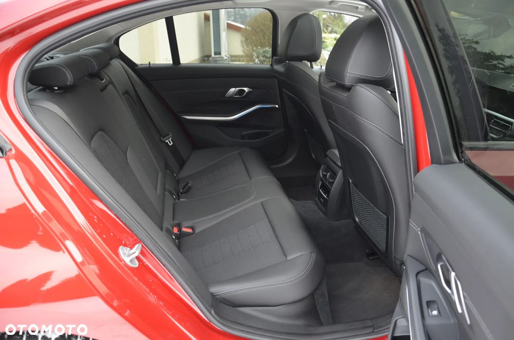 BMW Seria 3 320e Sport Line - 19