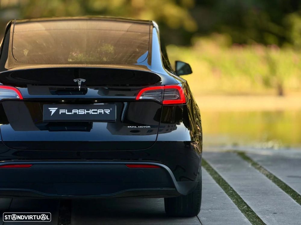Tesla Model Y Long Range Dual Motor AWD - 14