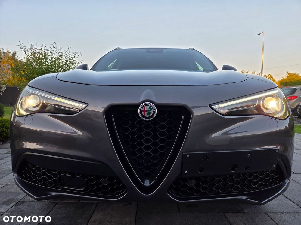 Alfa Romeo Stelvio - 11
